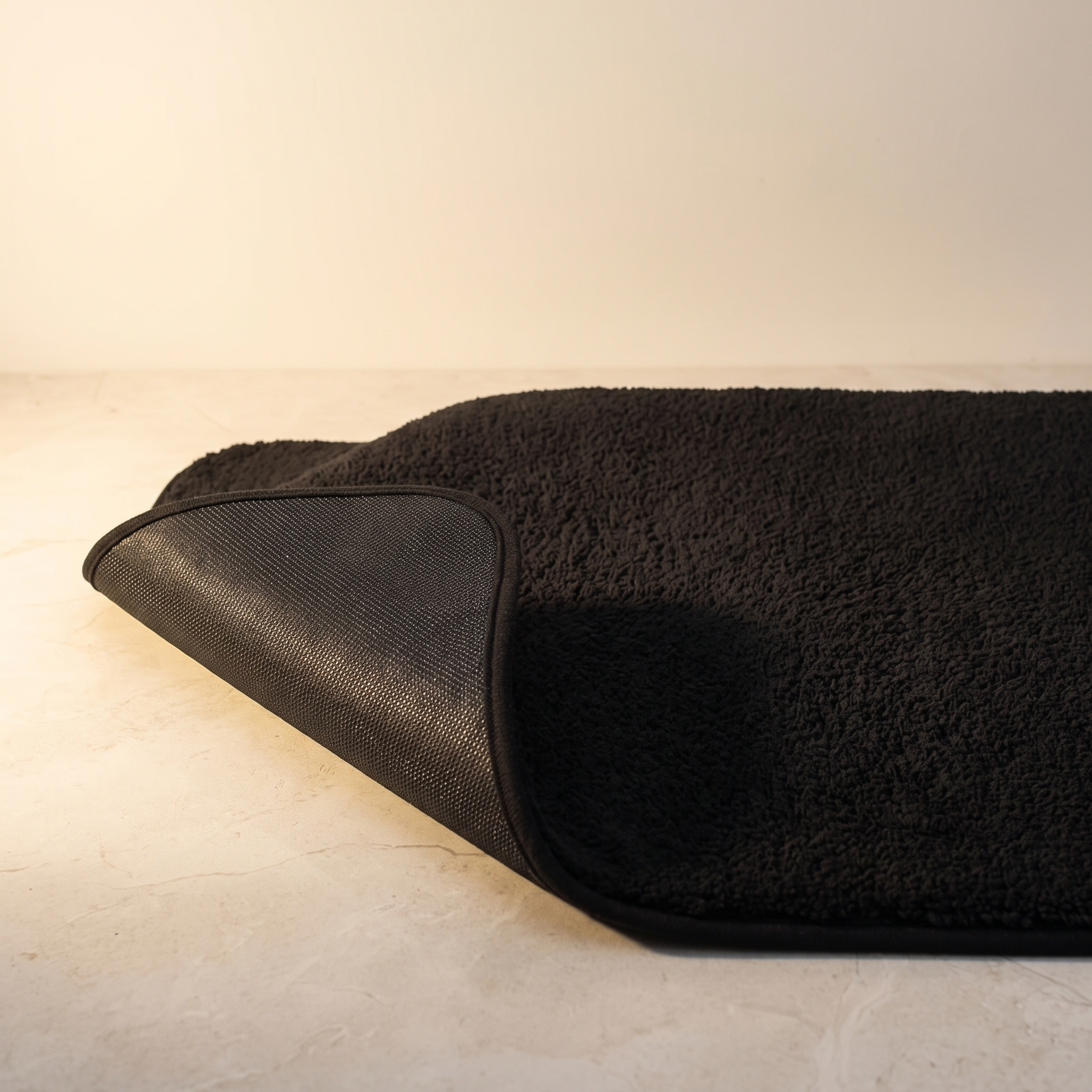 Base antideslizante de la alfombra de baño negra