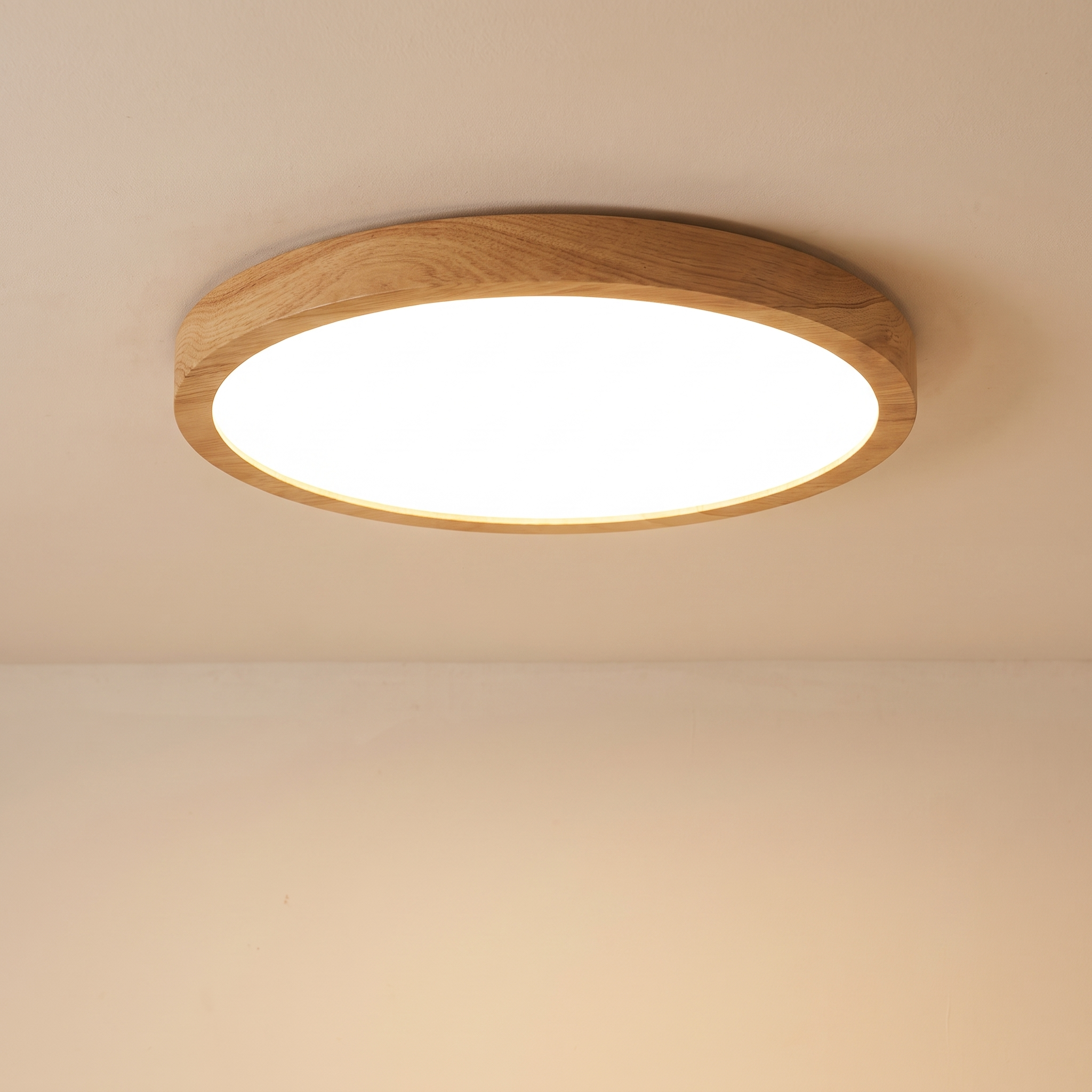 Plafón LED ultrafino de techo con aro de madera encendido
