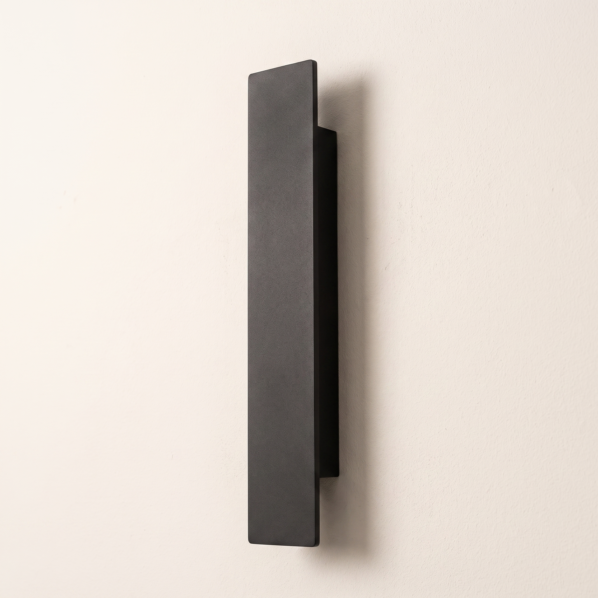 Aplique vertical negro de lado, apagado